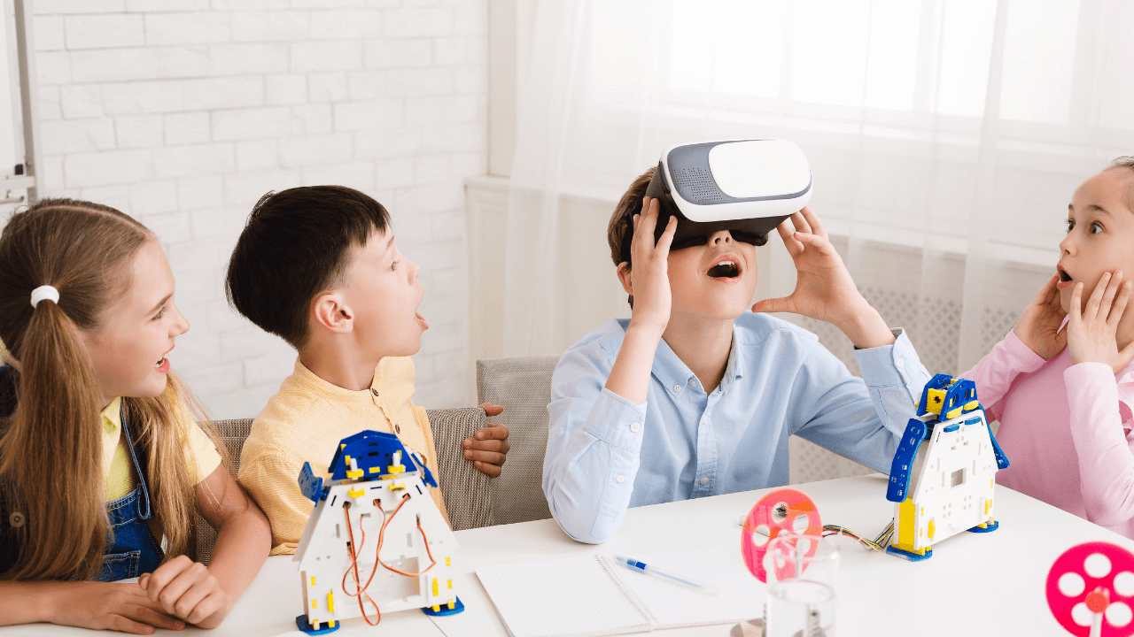 VR-learning-dans-ecoles-casque-cours-distance